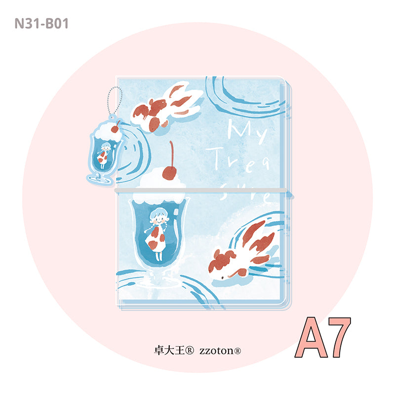 Molinta Binder - Goldfish Soda
Designed in a compact six‑ring format, this binder is perfect for organizing ephemera, sticker sheets, journaling inserts, and creative plans. Lightweight and easy to carry, this binder slips effortlessly into bags, totes, or your desk setup.
Specifications:
M5: 95mm x 128mm, 5 rings
A7: 102mm x 153mm, 6 rings
Includes soda keychain and elastic closure band.
Inserts not included