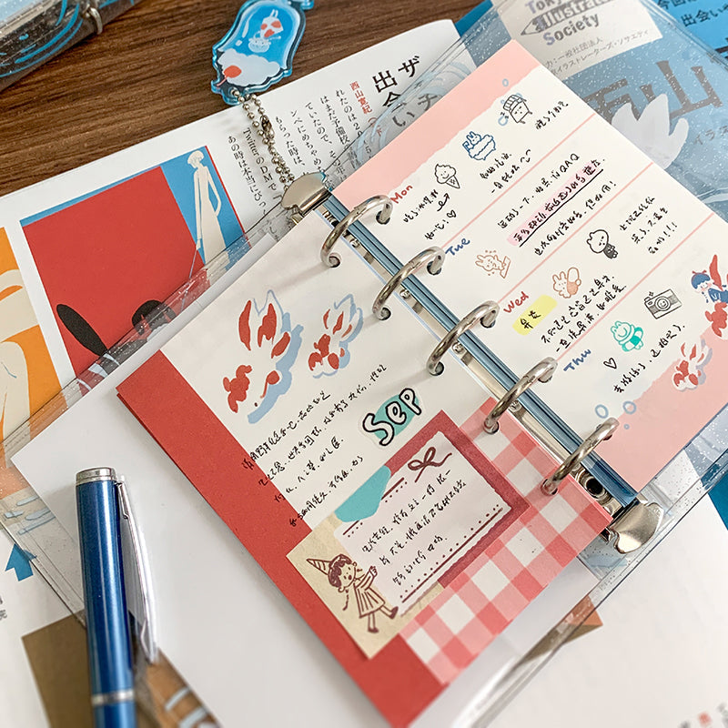 Molinta - Goldfish Soda M5 Memo Sheets
Add a splash of sweetness to your notes with these adorable memo sheets. Each pad features cute, bubbly designs of goldfish and soda that bring a fun, refreshing vibe to planners, journals, scrapbooks, and everyday reminders.
Available in four different designs, each pack includes 10 sheets so you can collect your favorites or mix and match.
Specifications: 67mmx105mm
Material: 120g cotton paper
Number of pages: 10
Double-sided
Get the matching binder here: Molint