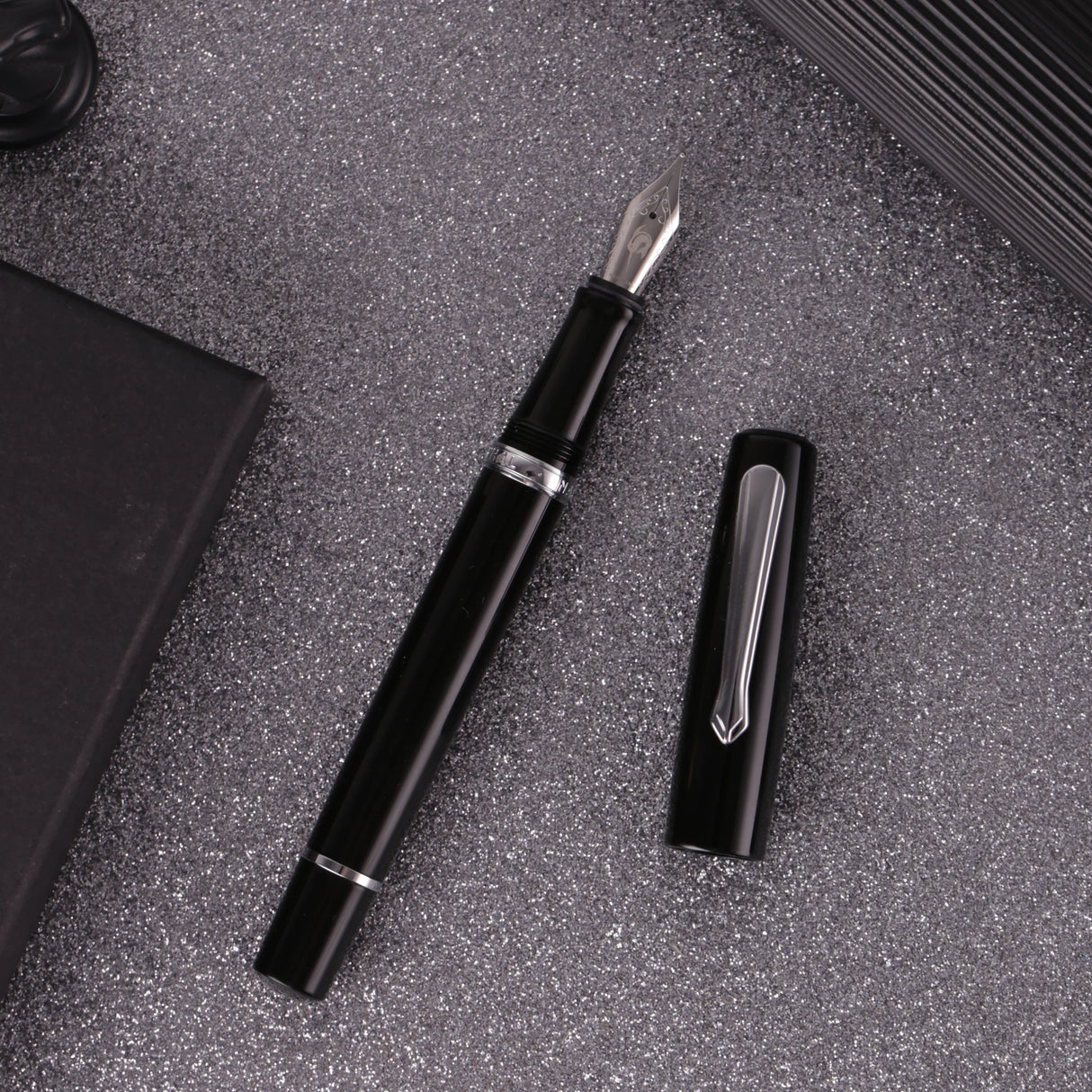Yes, the Nahvalur fountain pen is a real pen! The Nahvalur drinks deep of fountain pen ink with an internal piston-filling mechanism. The stainless steel fine writing nib has a consistent flow to keep up with an ocean of thoughts.
