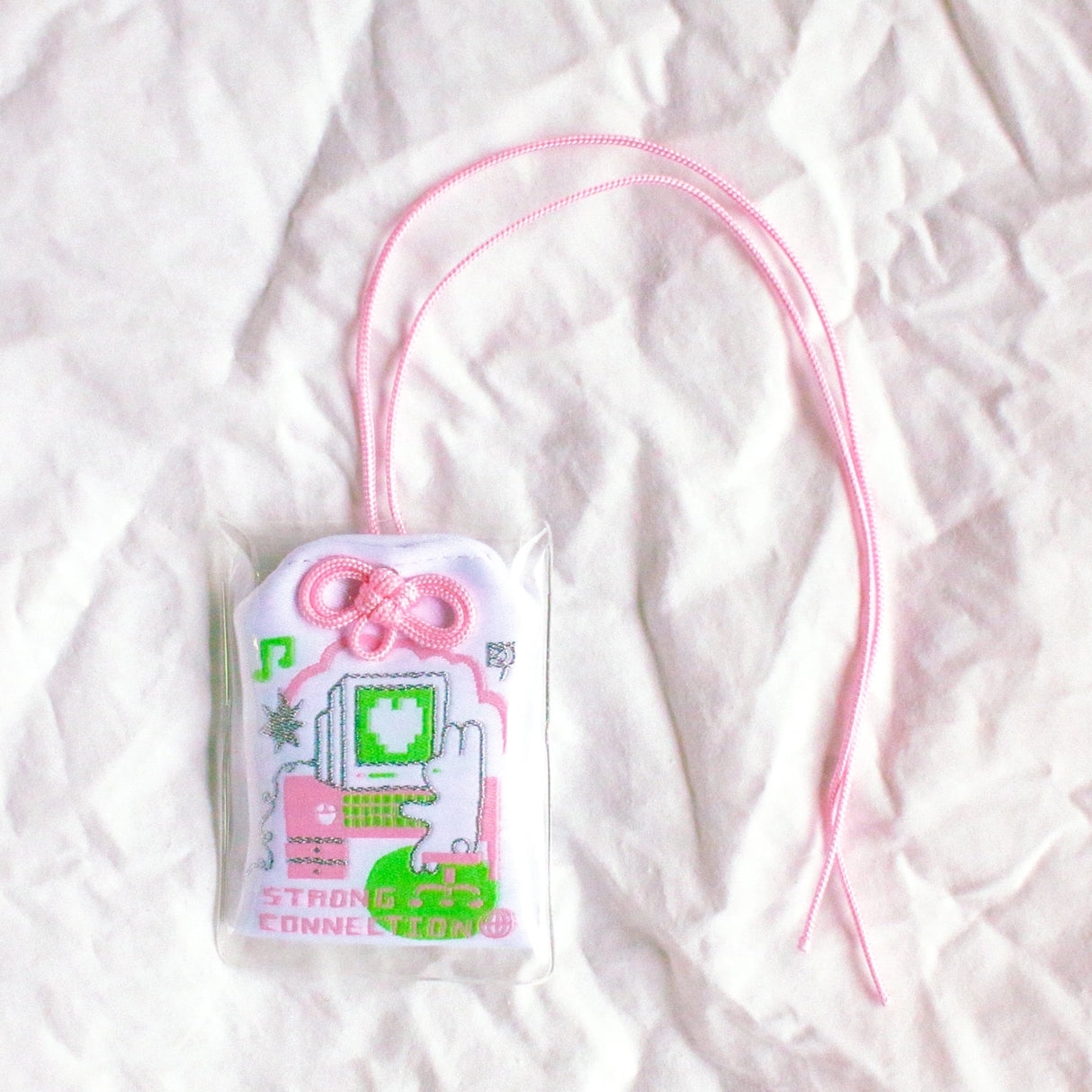 2x2.5 omamori charm with a 8 inch string.
An omamori is a Japanese charm that provides protection and luck!
