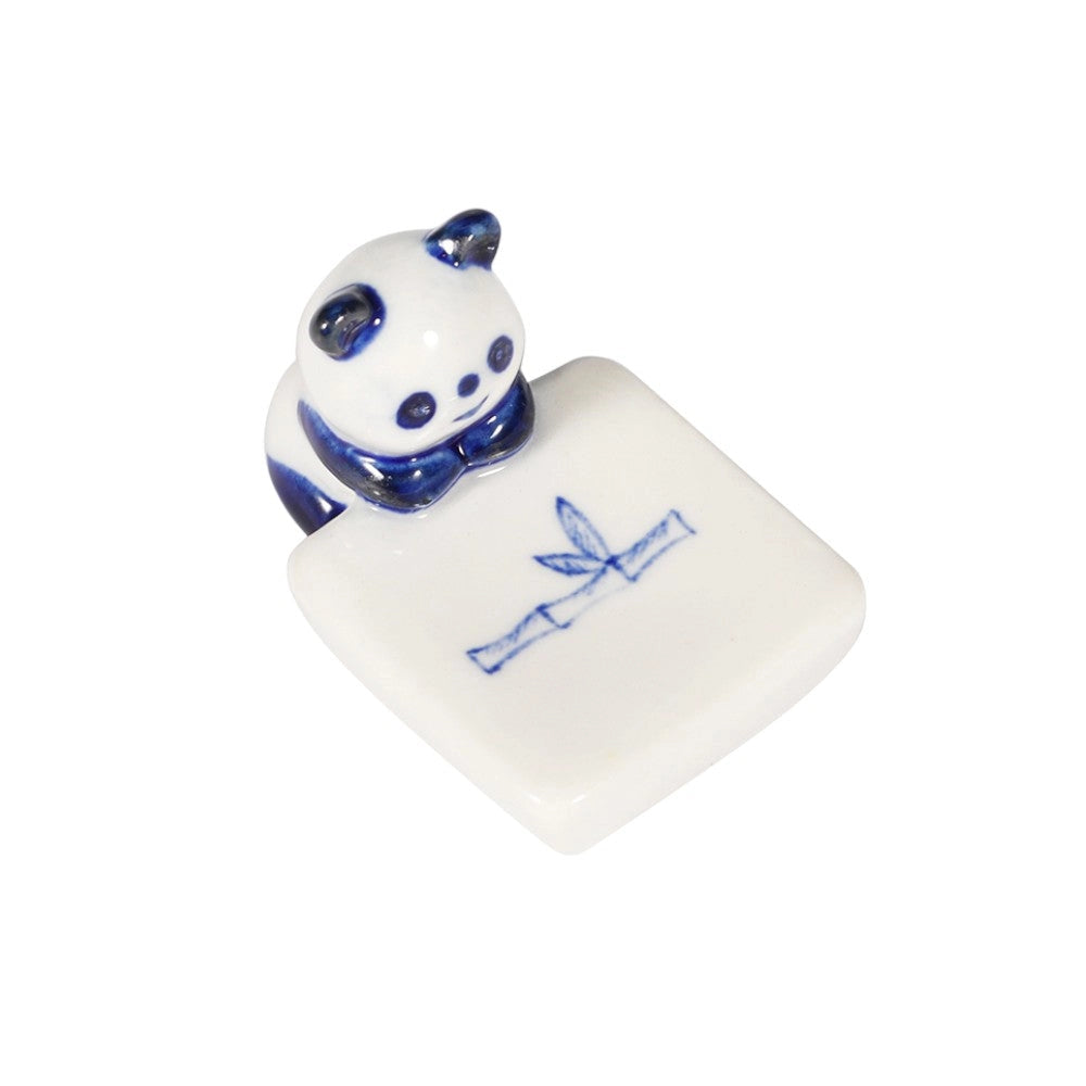 These cute ceramic rests are a perfect stationery addition to your desk! Use them for pens, paint brushes, or take them to your kitchen as a chopstick rest!
Size: 1.75"L
Material: Porcelain
Weight: 1.6 oz
Origin: China