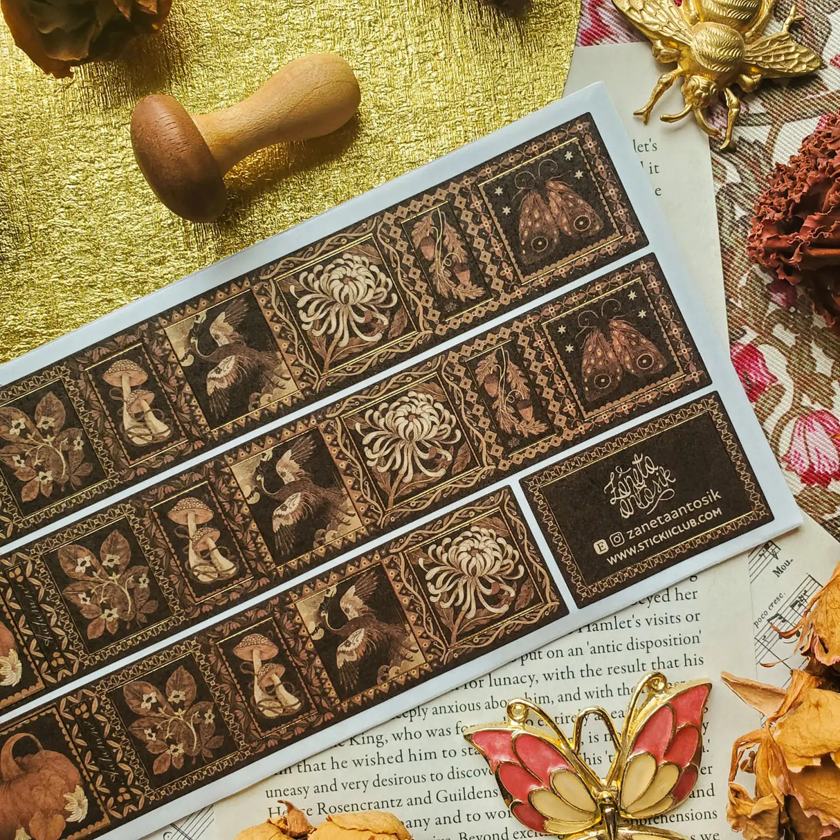 STICKII - Autumn in Gold Washi Sticker Sheet
🍂🕯️ A little moody, a little magical, and beautifully steeped in autumn charm, @zanetaantosik’s washi sheet feels like a cabinet of seasonal curiosities. Ornate frames hold pumpkins, mushrooms, moths, birds, blossoms, and acorns in rich shades of amber, brown, cream, and gold. This sheet is perfect for adding a warm vintage touch to journals, letters, and cozy fall pages. Art by: @zanetaantosik
Top Coating: Gold Foil
Adhesive Layer: Paper
Backing Layer: Paper