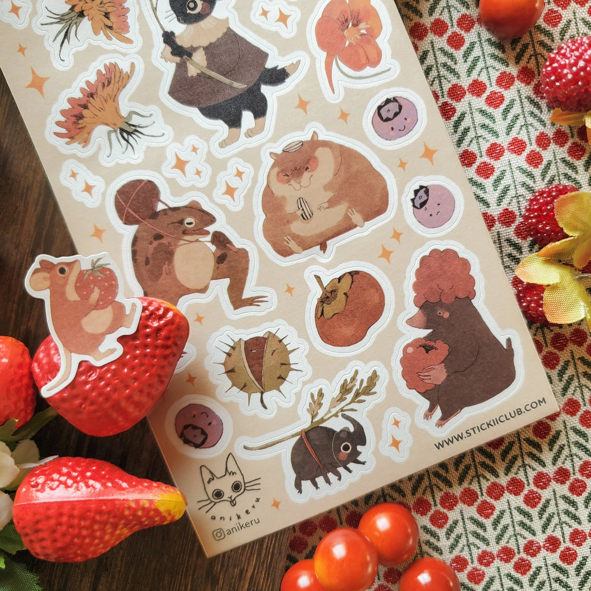 š¹š In @anikeruās whimsical corner of the woods, autumnās bounty is gathered by the sweetest of friends. A dapper black cat carries fresh berries, mice and hamsters tuck into plump fruits and seeds, and a toad carries treasures on its back. Itās a season painted in warmth, where every creature has a story to share.