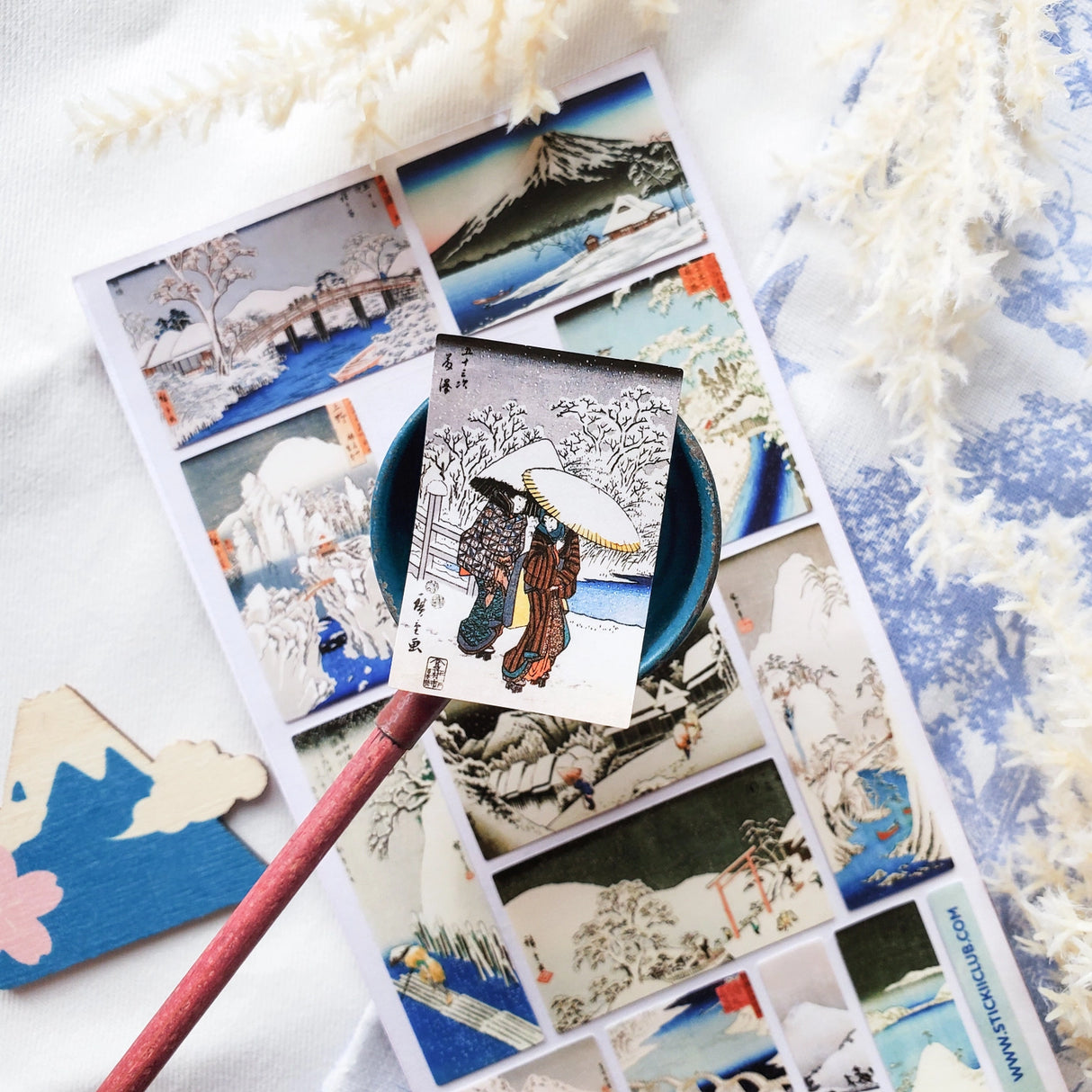 STICKII Japan in Snowfall Sticker Sheet
❄️🏔️ Discover the quiet beauty of a Japanese winter with this elegant set of vintage paintings.
