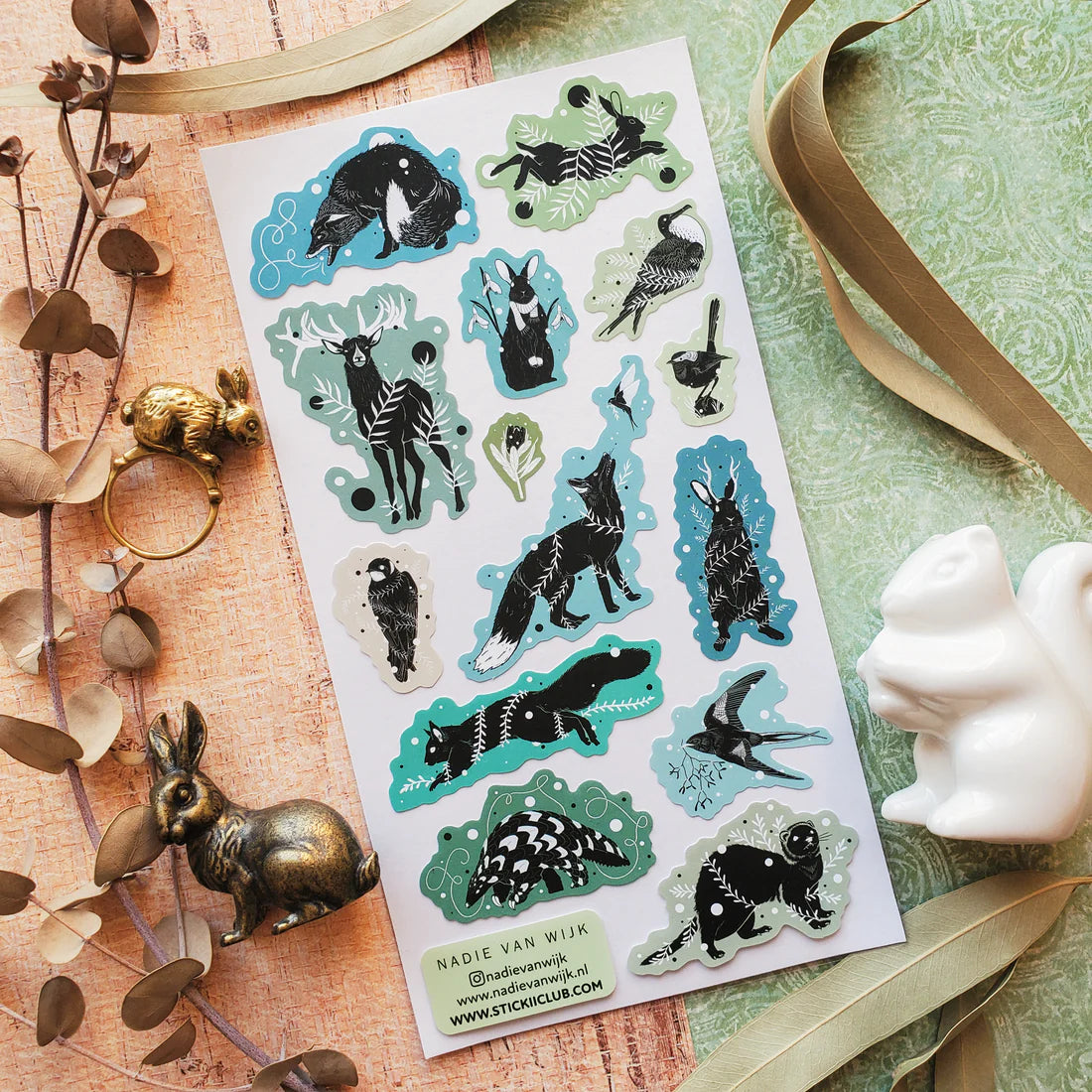STICKII Tales of the Wild Sticker Sheet
🐾🦌 Winter settles over the wild in @nadievanwijk’s magical set, where foxes howl beneath starry skies, hares leap through frost-covered ferns, and birds glide through crisp, quiet air.