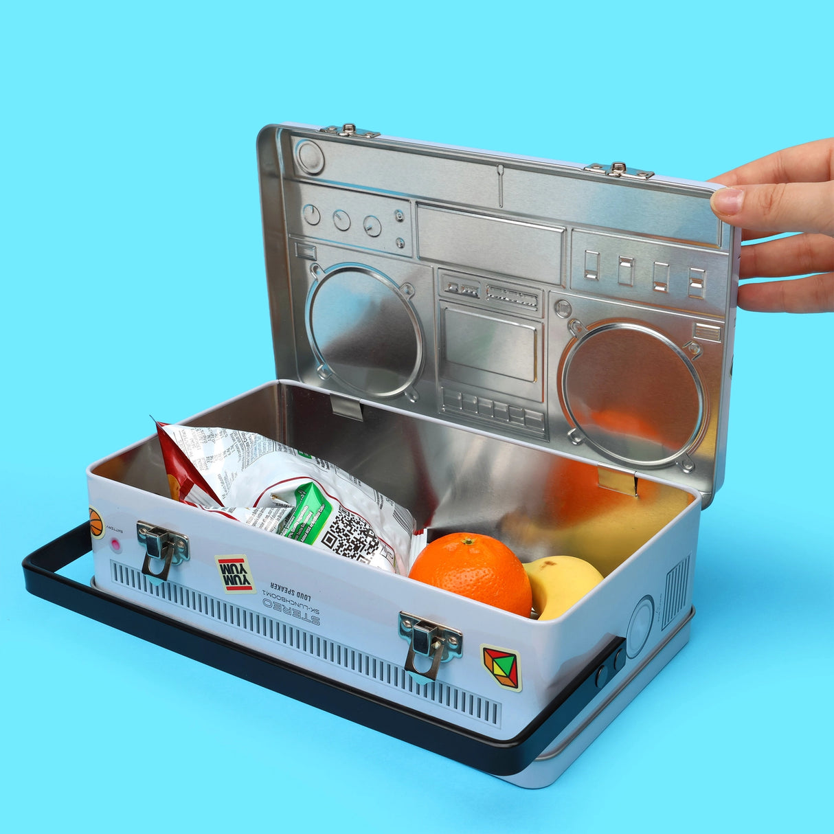 Cool kids bring their own lunch. The coolest kids carry lunch like it's 1989 and you're a street-wise New-York Hip-Hop kid. A classic tin lunch box disguised as a super cool retro ghetto blaster. Big enough for a good size packed lunch and fun enough for both kids and adults. Experience the nostalgia of the 80s. Keep your food fresh and organized. This is not just a lunch box, this is a statement of intent!
Durable and built to last the rigours of school.
Animated lenticular graphic equalizer.
Metal