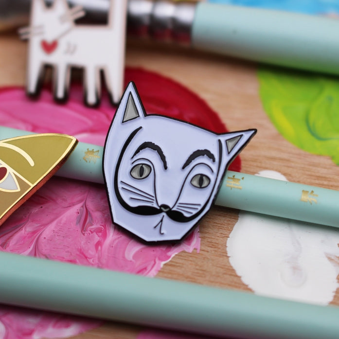 Pin del artista del gato Salvador Catli