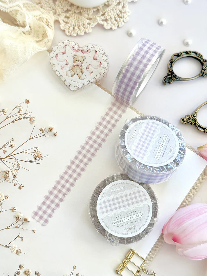 leelajournals Scalloped Plaid Washi Tape
♡ scalloped plaid die cut washi tape
♡ perfect for layering or adding a decorative touch to your journaling!
♡ 16mm wide - die cut washi is very delicate, careful when unraveling!
♡ all washi is 10m long
Illustrated & designed by Aarti from @leelajournals. Colors may vary from screen to screen and real life to photo. 