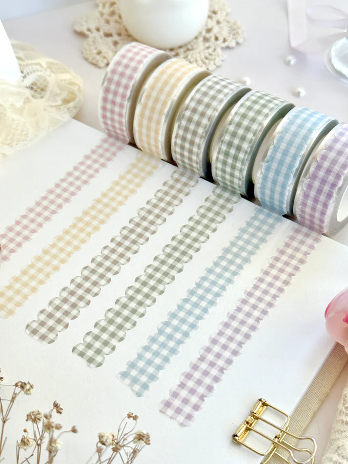 leelajournals Scalloped Plaid Washi Tape
♡ scalloped plaid die cut washi tape
♡ perfect for layering or adding a decorative touch to your journaling!
♡ 16mm wide - die cut washi is very delicate, careful when unraveling!
♡ all washi is 10m long
Illustrated & designed by Aarti from @leelajournals. Colors may vary from screen to screen and real life to photo. 