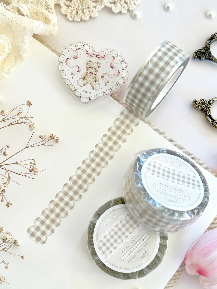 leelajournals Scalloped Plaid Washi Tape
♡ scalloped plaid die cut washi tape
♡ perfect for layering or adding a decorative touch to your journaling!
♡ 16mm wide - die cut washi is very delicate, careful when unraveling!
♡ all washi is 10m long
Illustrated & designed by Aarti from @leelajournals. Colors may vary from screen to screen and real life to photo. 