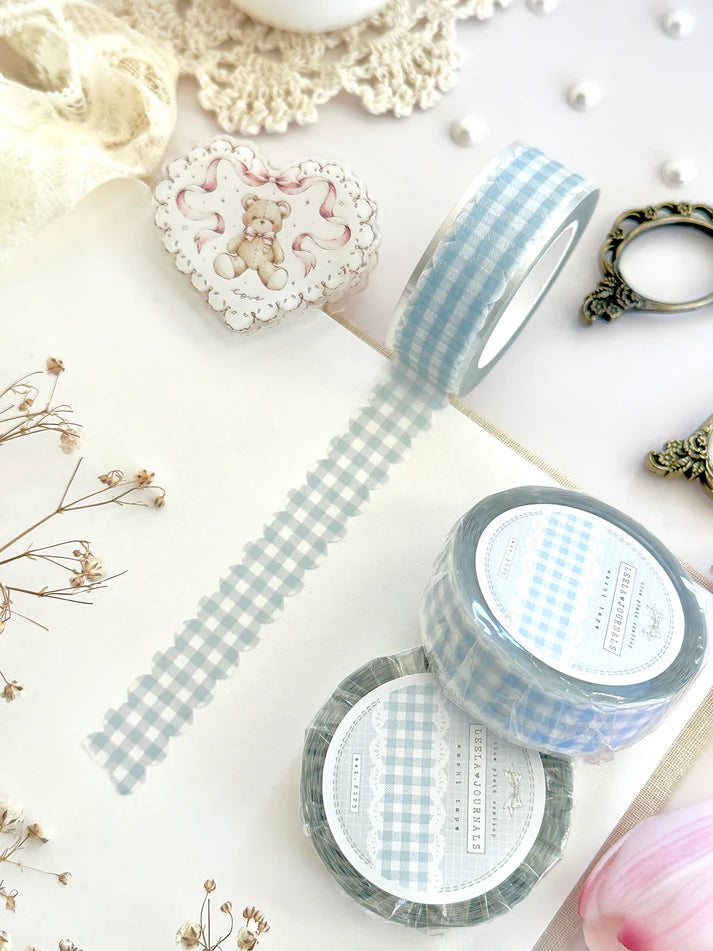 leelajournals Scalloped Plaid Washi Tape
♡ scalloped plaid die cut washi tape
♡ perfect for layering or adding a decorative touch to your journaling!
♡ 16mm wide - die cut washi is very delicate, careful when unraveling!
♡ all washi is 10m long
Illustrated & designed by Aarti from @leelajournals. Colors may vary from screen to screen and real life to photo. 