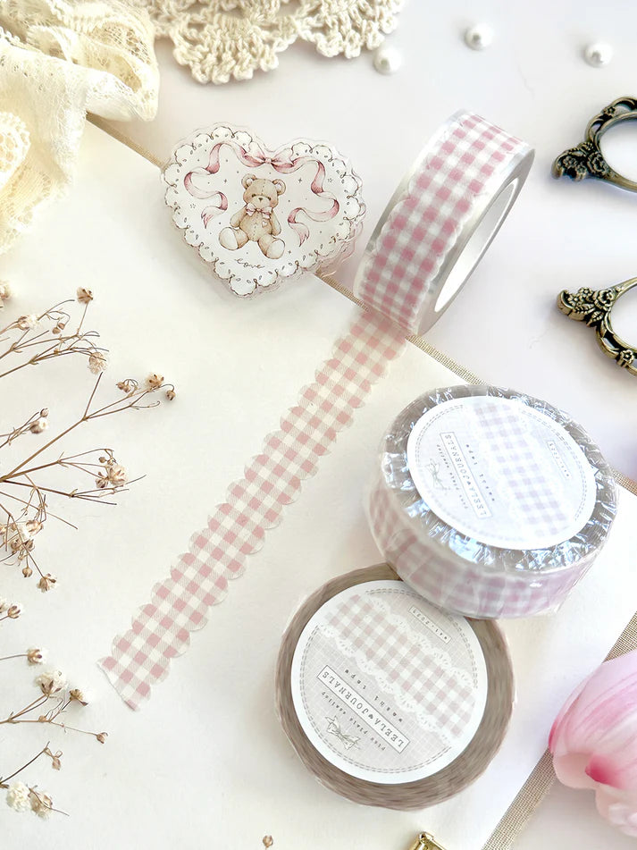leelajournals Scalloped Plaid Washi Tape
♡ scalloped plaid die cut washi tape
♡ perfect for layering or adding a decorative touch to your journaling!
♡ 16mm wide - die cut washi is very delicate, careful when unraveling!
♡ all washi is 10m long
Illustrated & designed by Aarti from @leelajournals. Colors may vary from screen to screen and real life to photo. 