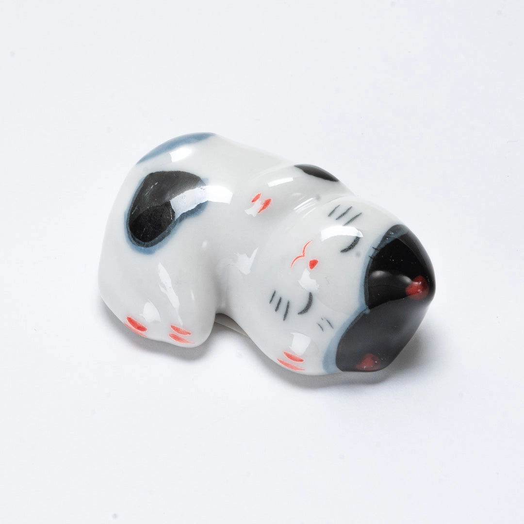These cute ceramic rests are a perfect stationery addition to your desk! Use them for pens, paint brushes, or take them to your kitchen as a chopstick rest!
Size: 2"
Material: Ceramic
Weight:1.6 oz (45.36 g)
Origin: China