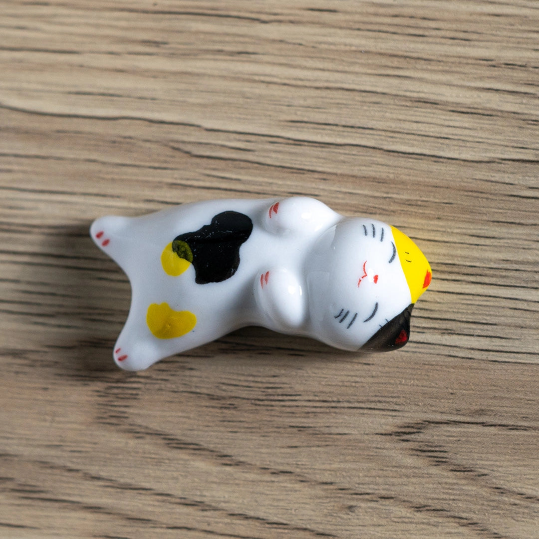 These cute ceramic rests are a perfect stationery addition to your desk! Use them for pens, paint brushes, or take them to your kitchen as a chopstick rest!
Size: 2"
Material: Ceramic
Weight:1.6 oz (45.36 g)
Origin: China