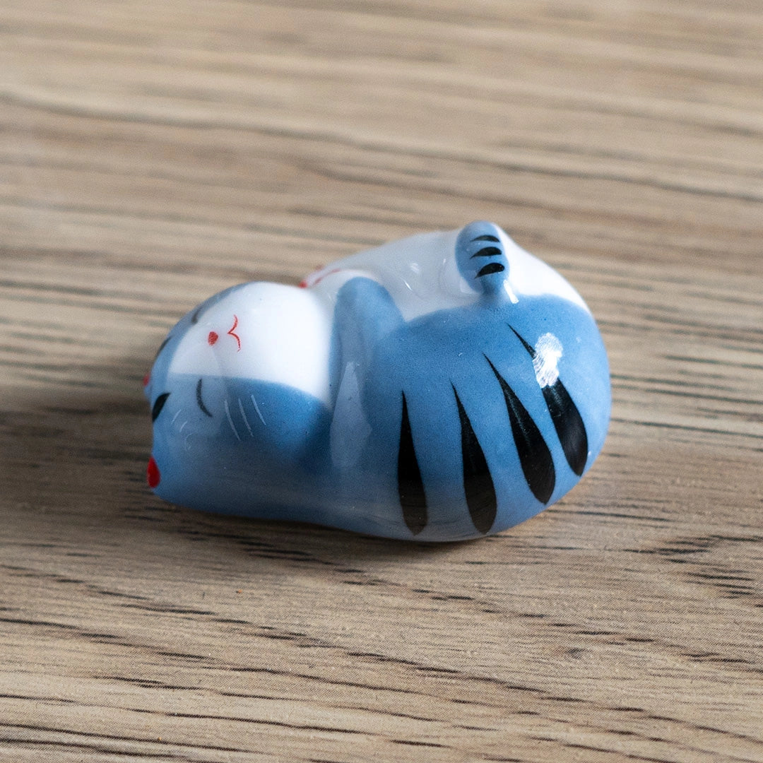 Sleepy Grey Cat Chopsticks Rest
Porcelain gray sleepy cat chopstick rest / pen rest.