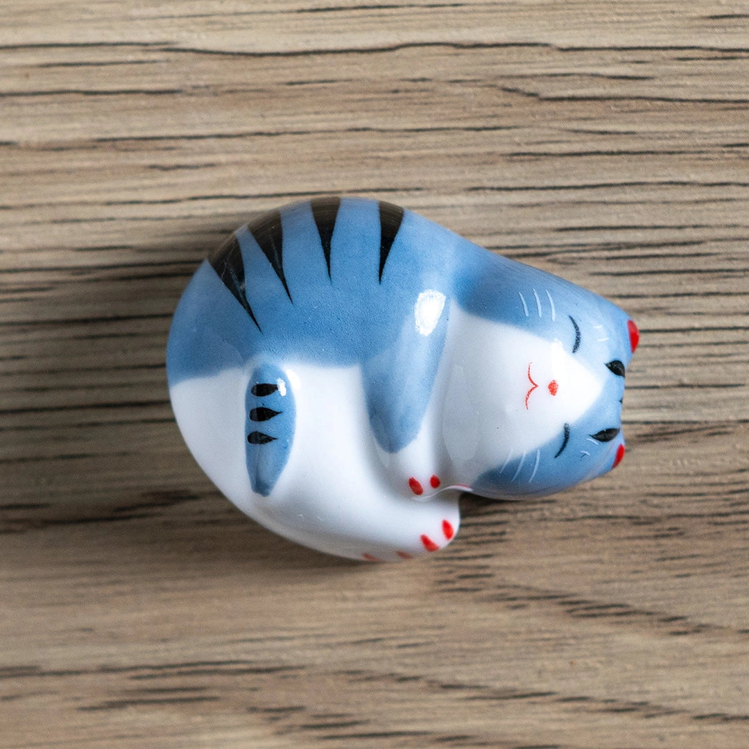 Sleepy Grey Cat Chopsticks Rest
Porcelain gray sleepy cat chopstick rest / pen rest.