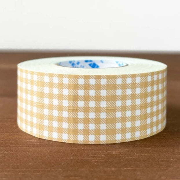 Stamp Marche Gingham Label Sticker Roll - Beige
Label stickers with Stamp Marche original designs. These are stickers originally for price tag applicators,now featuring a gingham check pattern! They can also be used to seal letters and envelopes, or as decorative materials for your planner. Fold them in half to use as index stickers or write or stamp them. Each pack contains 1,000 stickers with the same design, making them ideal for daily use or sharing.
Product Size: Approx. 55 x 21.6 mm in dia