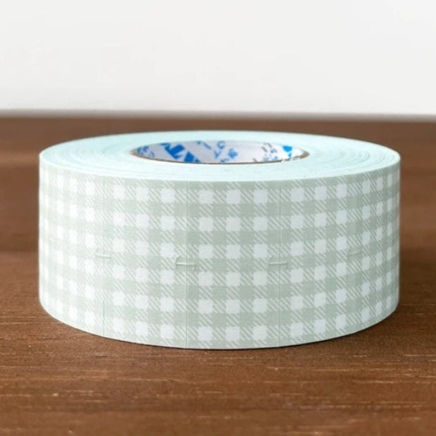 Stamp Marche Gingham Label Sticker Roll - Gray
Label stickers with Stamp Marche original designs. These are stickers originally for price tag applicators,now featuring a gingham check pattern! They can also be used to seal letters and envelopes, or as decorative materials for your planner. Fold them in half to use as index stickers or write or stamp them. Each pack contains 1,000 stickers with the same design, making them ideal for daily use or sharing.
Product Size: Approx. 55 x 21.6 mm in diam