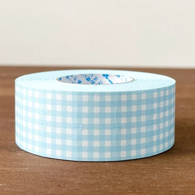 Label stickers with Stamp Marche original designs. These are stickers originally for price tag applicators,now featuring a gingham check pattern! They can also be used to seal letters and envelopes, or as decorative materials for your planner. Fold them in half to use as index stickers or write or stamp them. Each pack contains 1,000 stickers with the same design, making them ideal for daily use or sharing.
Product Size: Approx. 55 x 21.6 mm in diameter.
Sticker Size (Single Piece): Approx. 12.0