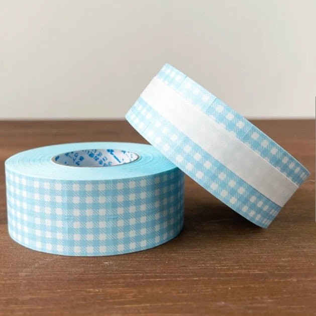 Label stickers with Stamp Marche original designs. These are stickers originally for price tag applicators,now featuring a gingham check pattern! They can also be used to seal letters and envelopes, or as decorative materials for your planner. Fold them in half to use as index stickers or write or stamp them. Each pack contains 1,000 stickers with the same design, making them ideal for daily use or sharing.
Product Size: Approx. 55 x 21.6 mm in diameter.
Sticker Size (Single Piece): Approx. 12.0