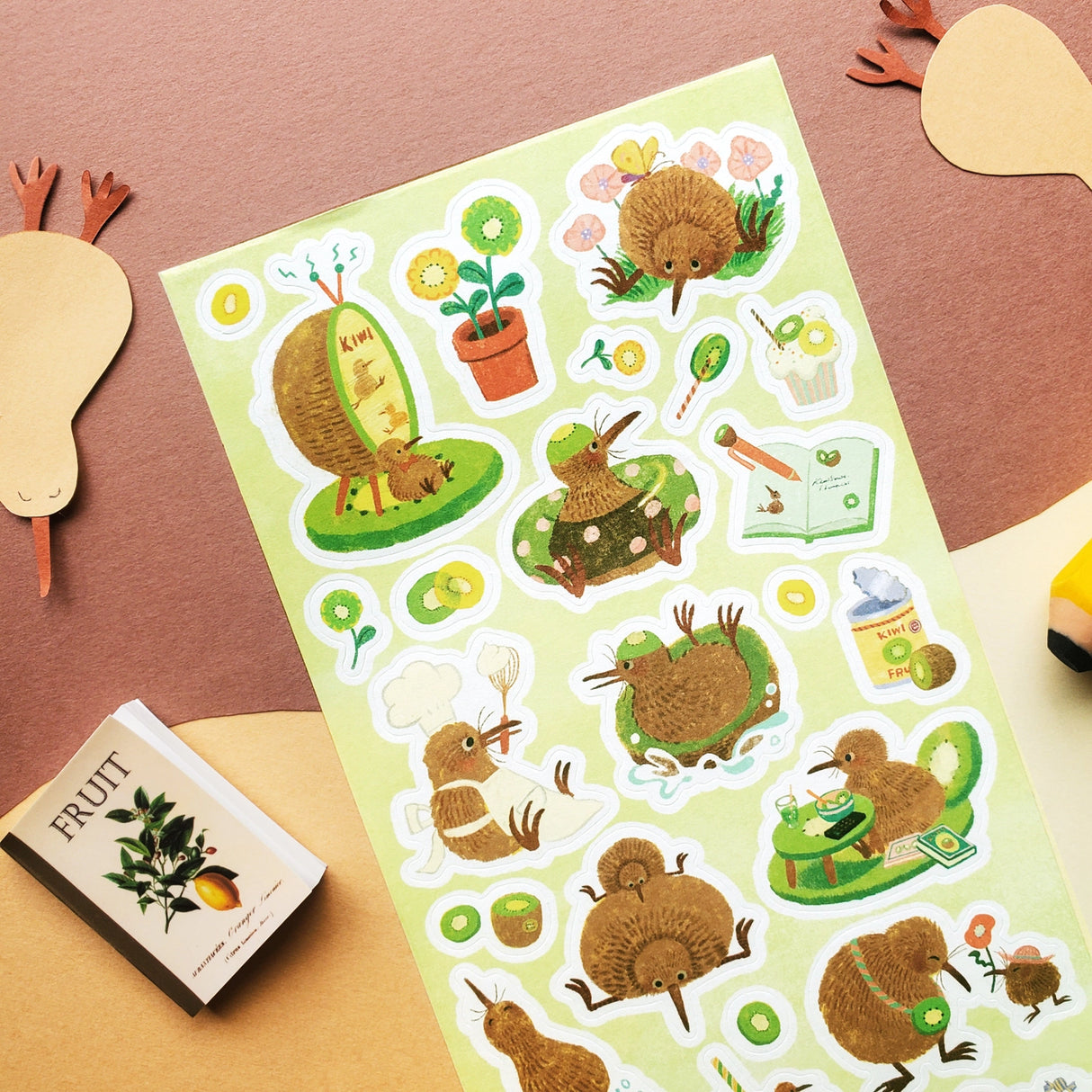 🥝🐦 Step inside @odeyu86’s delightful Kiwi Home, where these fuzzy little birds live their sweetest fruit-filled lives. Whether they’re tending blossom-filled gardens, whipping up kiwi treats in tiny chef hats, or settling in for their favorite shows, they are booked and busy but they’ll see you soon!
Art by: @odeyu86
