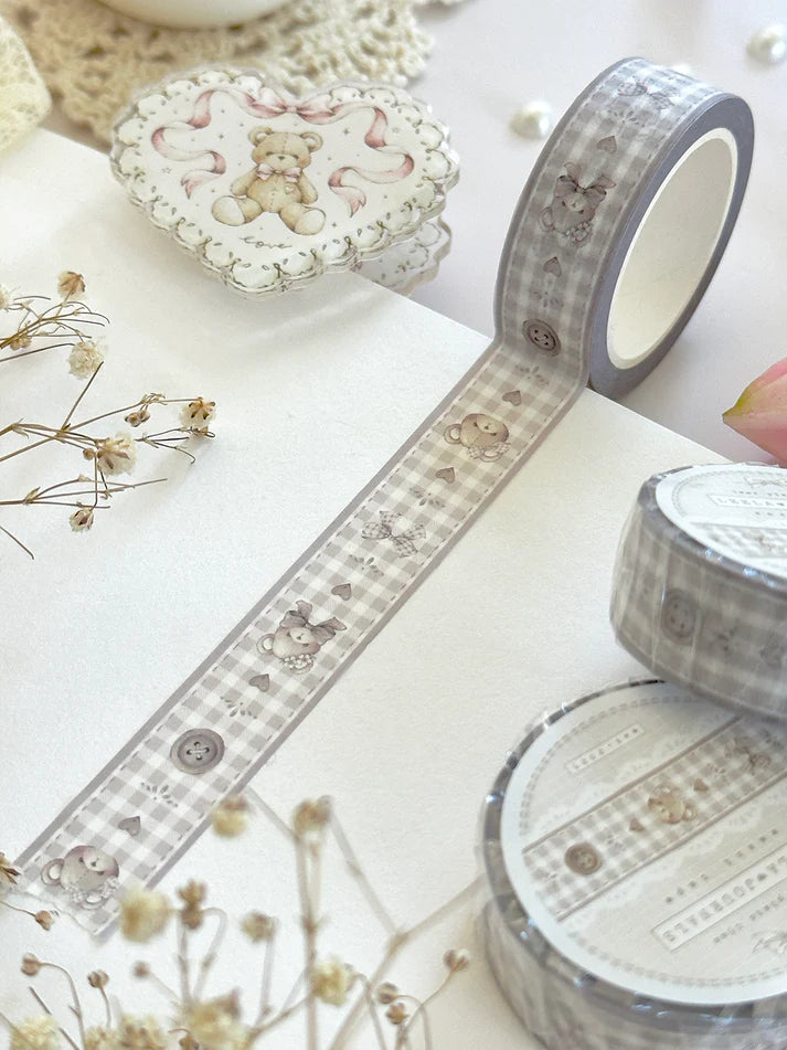 ♡ x1 washi tape
♡ 10m long
♡ 15mm width
Illustrated & designed by Aarti from @leelajournals. Colors may vary from screen to screen and real life to photo. 
