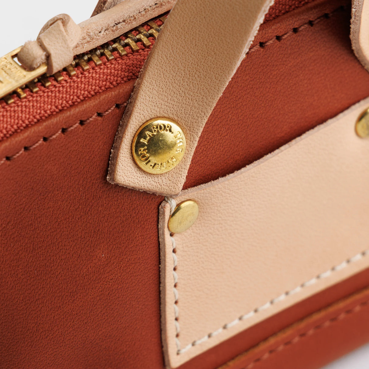 The SUPERIOR LABOR All Leather Engineer Key Case
This is a key case made as a miniature version of our engineer bag.
Previously, it was made using the same canvas as the full-size engineer bag,but this time it’s back in all-leather.
It’s crafted to be more durable and long-lasting, so you can enjoy it for years to come.
Size: W12.5×H8×D3cm
About the Leather – Japanese Glove Leather
Made from durable and supple Japanese glove leather, known for its lightness and strength.
Originally used for baseball g