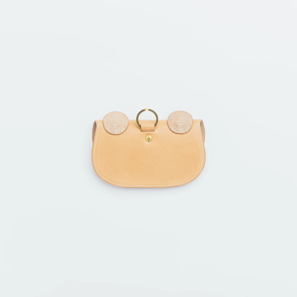 A wallet with a bear motif.
It is durable and can be used for many years, and the design is cute and makes a nice accent.
Size: W15.5×H10.5cm
About the Leather – Japanese Glove Leather
Made from durable and supple Japanese glove leather, known for its lightness and strength.
Originally used for baseball gloves, this leather is highly resistant to friction and becomes softer and more comfortable over time.
Its rich color comes from the deep-dyeing process, in which dye penetrates all the way to the core
