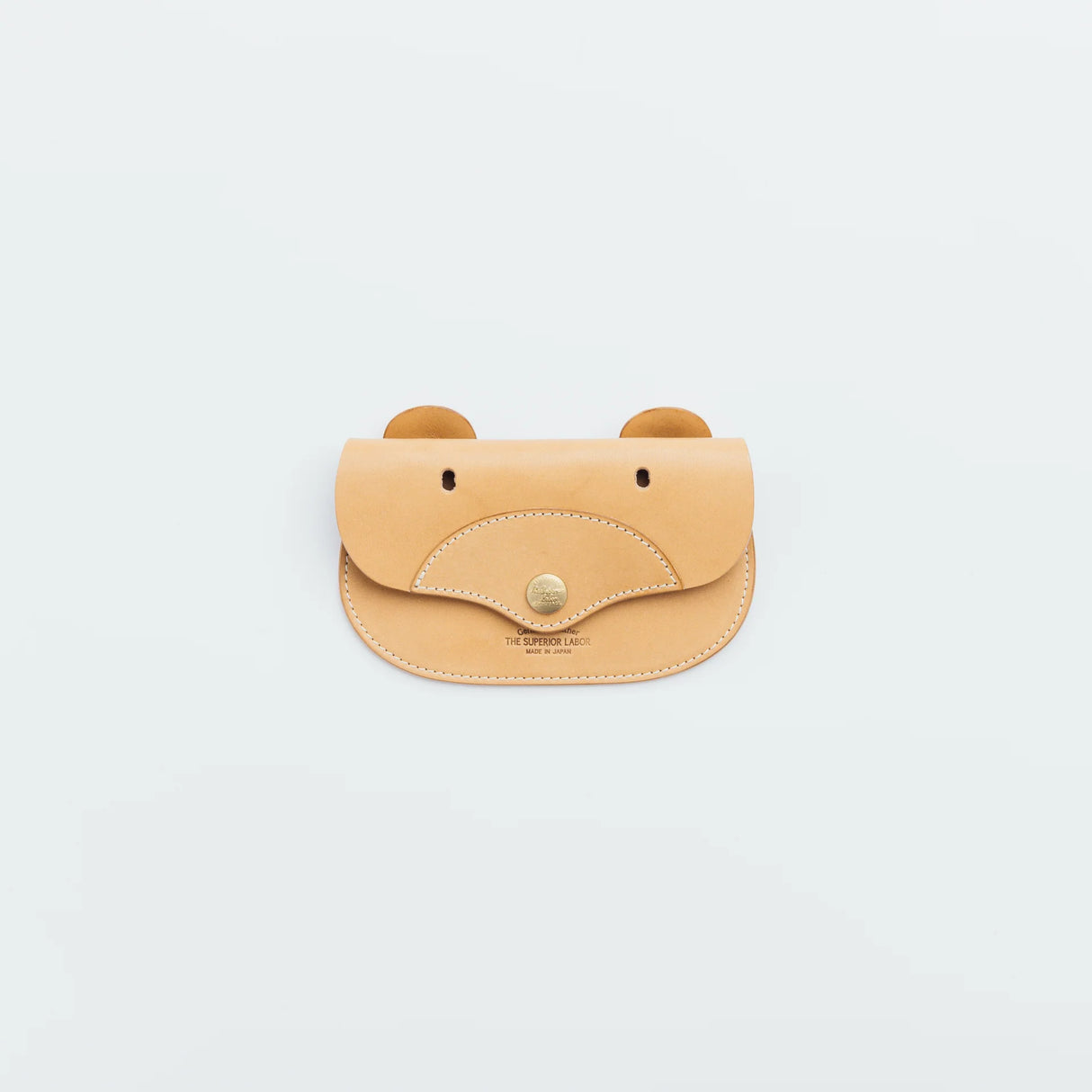 A wallet with a bear motif.
It is durable and can be used for many years, and the design is cute and makes a nice accent.
Size: W15.5×H10.5cm
About the Leather – Japanese Glove Leather
Made from durable and supple Japanese glove leather, known for its lightness and strength.
Originally used for baseball gloves, this leather is highly resistant to friction and becomes softer and more comfortable over time.
Its rich color comes from the deep-dyeing process, in which dye penetrates all the way to the core