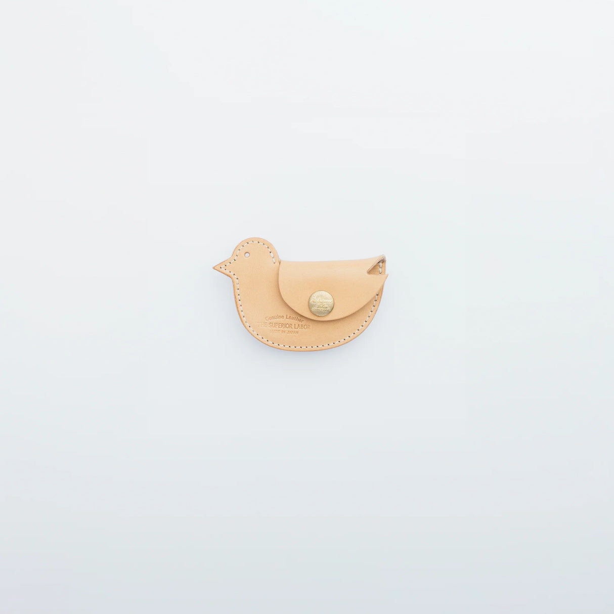 A coin purse with a bird motif.
It is small enough to carry in your pocket when you are out and about. Compact and sturdy, it can be used for many years and has a cute design that adds a nice accent to its appearance.
Size: W11×H6.5cm
Leather Products
We use natural leather. While we avoid pieces with damage that could cause tearing, natural marks, wrinkles, and other characteristics are part of the leather’s charm and may be present on the product. Even within the same type of leather, color, thickness,