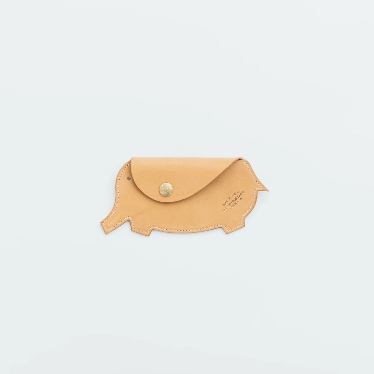 A wallet with a elephant motif.
It is durable and can be used for many years, and the design is cute and makes a nice accent.
Size: W17×H12.5cm
Leather Products
We use natural leather. While we avoid pieces with damage that could cause tearing, natural marks, wrinkles, and other characteristics are part of the leather’s charm and may be present on the product. Even within the same type of leather, color, thickness, and texture may vary.
Please be careful to avoid stains or color transfer from water exposu