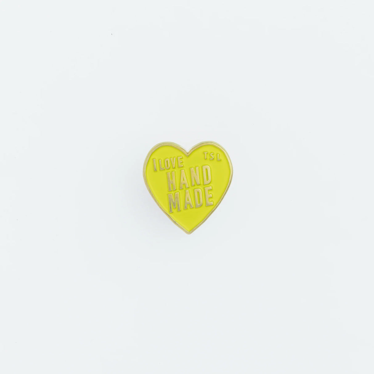 The popular "I love HANDMADE" design, well-known from our patches, is now available as a colorful pin!
It comes in 10 colors, matched to the paint colors of our engineer bags.
The metal parts are made from solid, unplated brass.
As you use it, the brass will develop a natural patina over time—enjoy the changing character that comes with age.
Color: The color you see on your screen may differ from the actual product.
Brass Products
Due to the nature of brass, some areas may appear slightly tarnished du