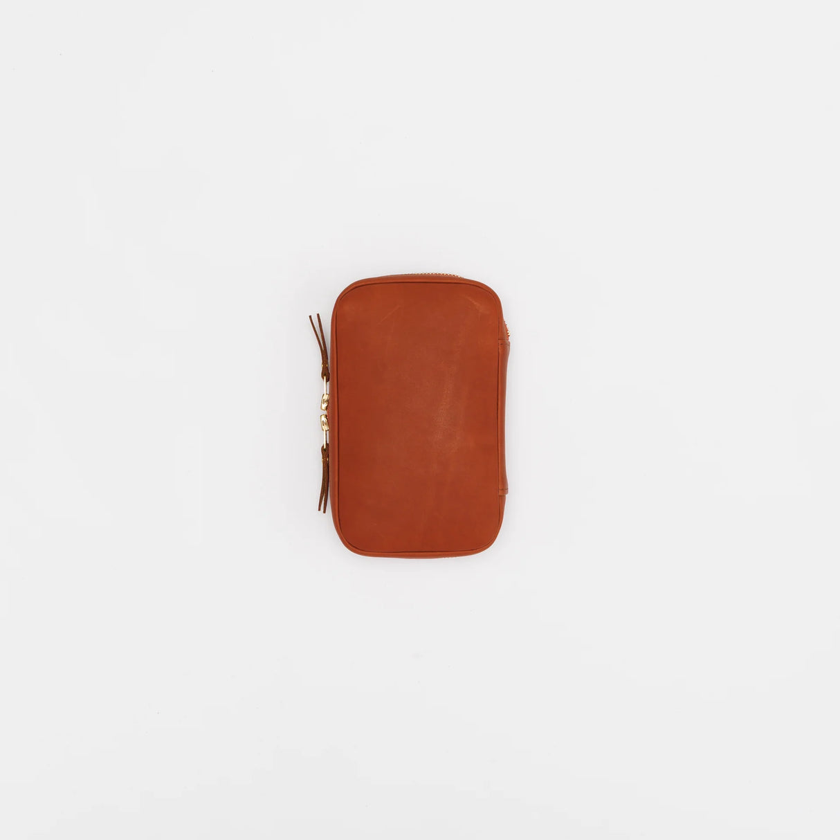 We crafted this leather case for those who love to write —for people who value the quiet moments spent with pen and paper.
Open it up, and on the right side, every surface that touches your precious pens is lined with soft suede, gently protecting them from scratches. On the left, two rows of pockets hold your memo pads, casual pens, or other writing companions, keeping everything neatly in place and ready whenever inspiration strikes.
Size: W13×H20×D4.5cm
About the Leather – Japanese Glove Leather