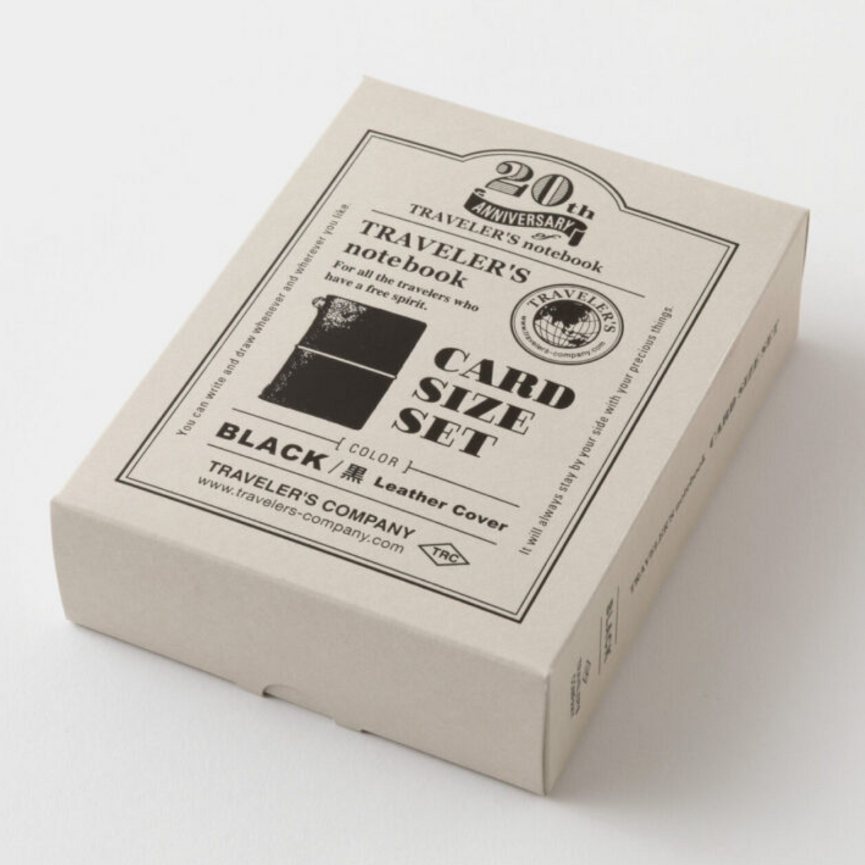 To commemorate this 20th anniversary, we’ve created a new size of TRAVELER’S notebook.
It is TRAVELER’S notebook Card Size. This TRAVELER’S notebook is always with you, even in your daily life. Whether it’s a sudden idea, information you learned or overheard, or something important you don’t want to forget— whenever and wherever you feel like writing, you can quickly grab the notebook and jot it down.
This set includes TRAVELER’S notebook Card Size, Refill Notebooks, Cotton Zipper Case, Kraft Paper Folder