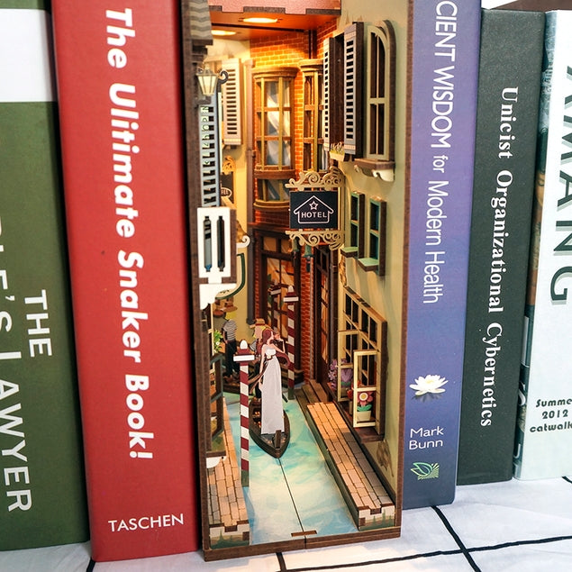 Travel in Venice Book Nook Kit