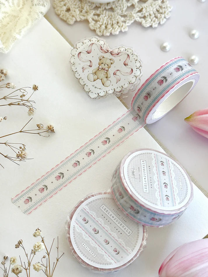 ♡ x1 washi tape
♡ 10m long
♡ 15mm width
Illustrated & designed by Aarti from @leelajournals. Colors may vary from screen to screen and real life to photo. 