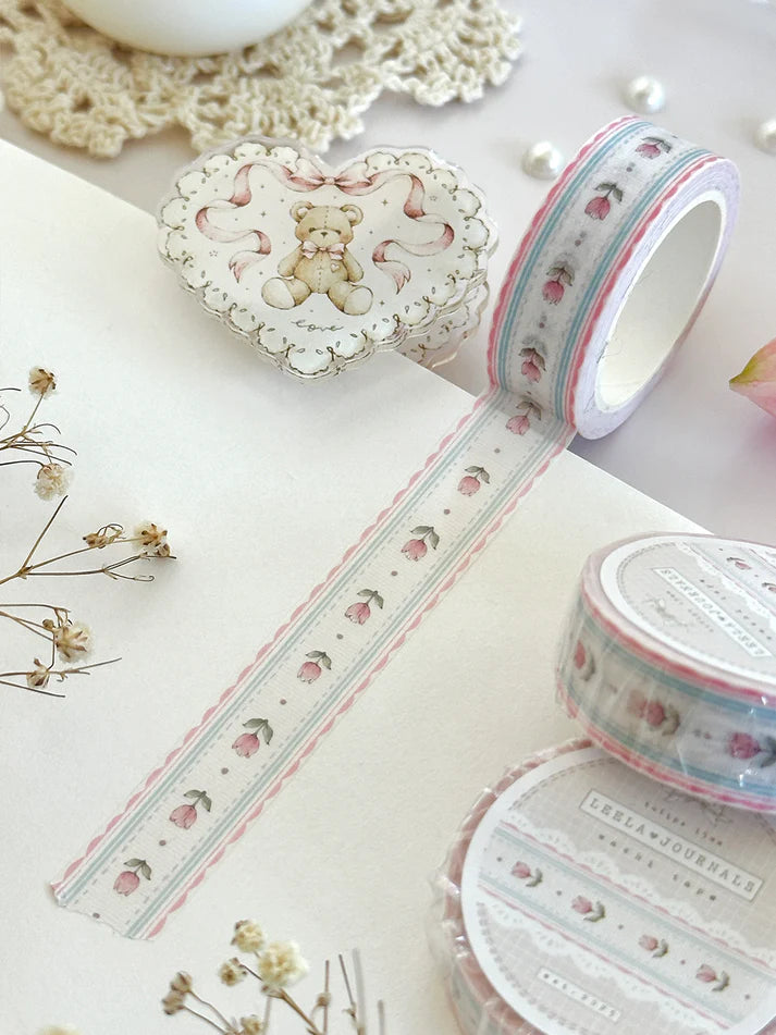 ♡ x1 washi tape
♡ 10m long
♡ 15mm width
Illustrated & designed by Aarti from @leelajournals. Colors may vary from screen to screen and real life to photo. 