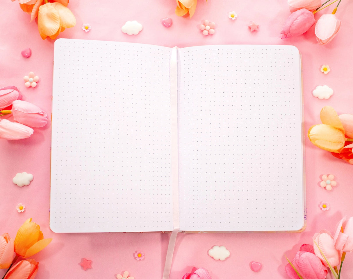✧Size & Materials✧
Size: A5 (approximately 5.8 x 8.3 inches)
Smooth hardcover, rounded corners
160 dot grid pages, 140 gsm
Includes ribbon bookmark, elastic band, and back pocket