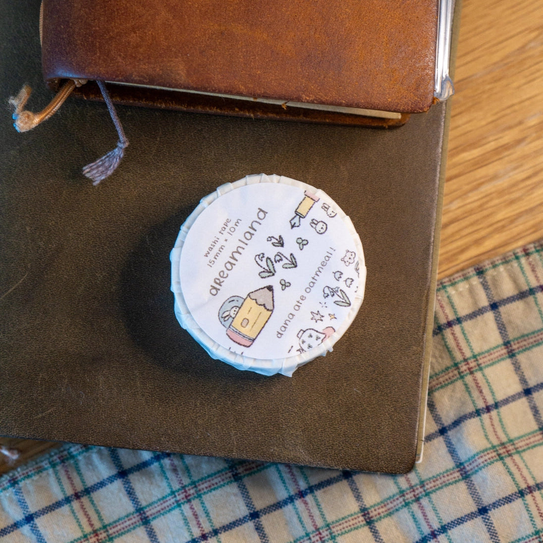 Enjoy a trip to dreamland, where stationery items are waiting
1 washi tape roll
15 mm x 10 m