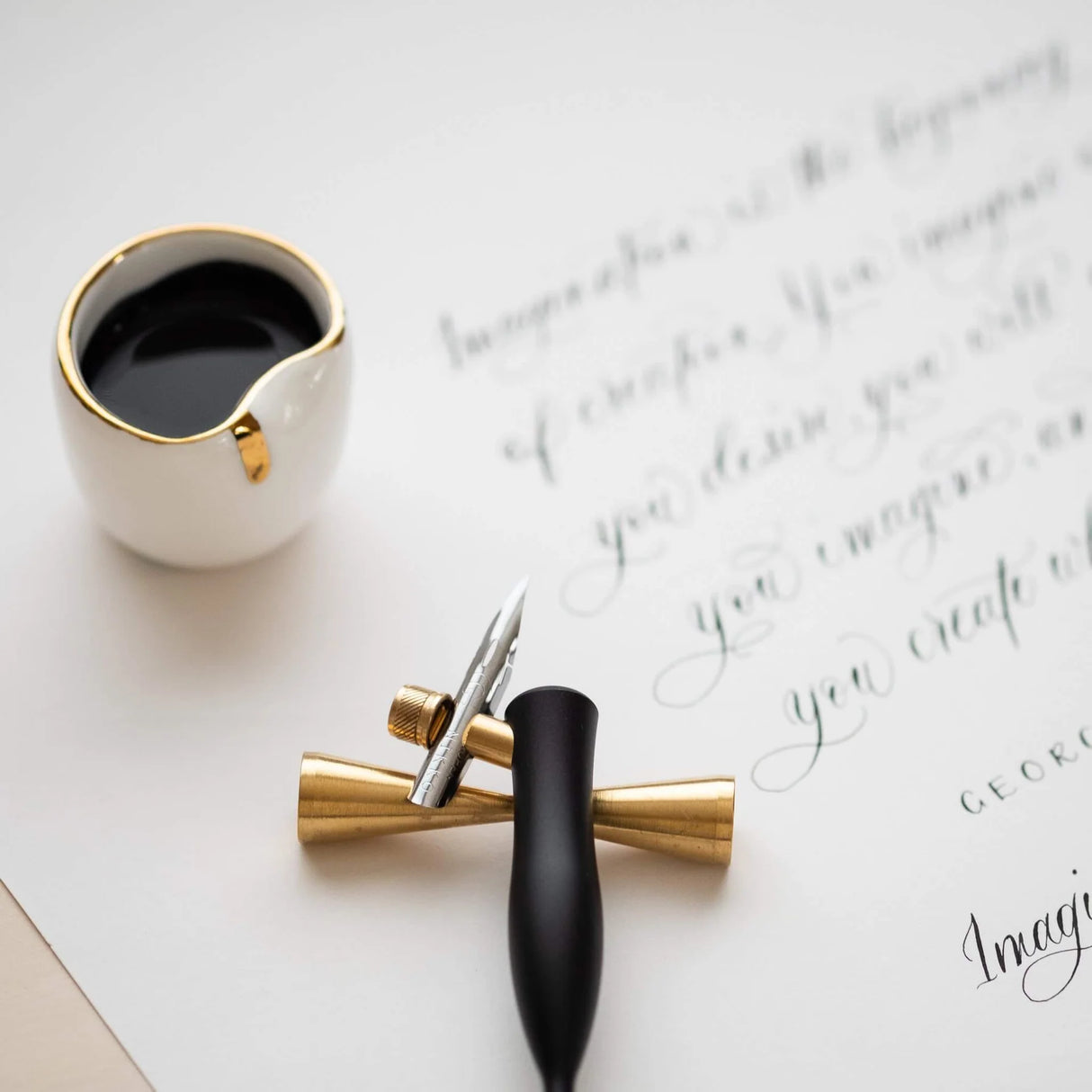 I wanted to create a calligraphy pen that would feel like a fantastic experience every time you use it. Its design has been methodically planned to be the best of both form and function. Feeling wonderful in the hand it's contoured body fits snuggly in the hand whilst giving you the perfect balance to write smoothly and precisely.
The Flourish is precision machined from a solid Aluminium bar meaning that it will last a lifetime and give you just the right amount of weight without feeling too heavy.