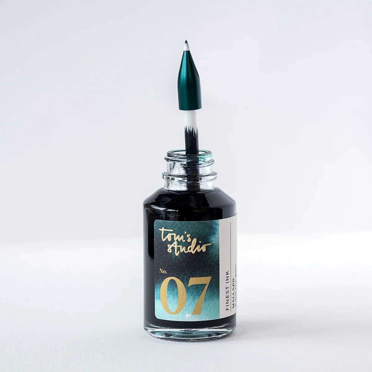 Writing Instrument of the Year 2025, Stationery Awards, London
A beautiful and infinitely refillable writing pen, equipped with a Japanese-made writing tip. We're on a mission to make choosing refillable options easier.