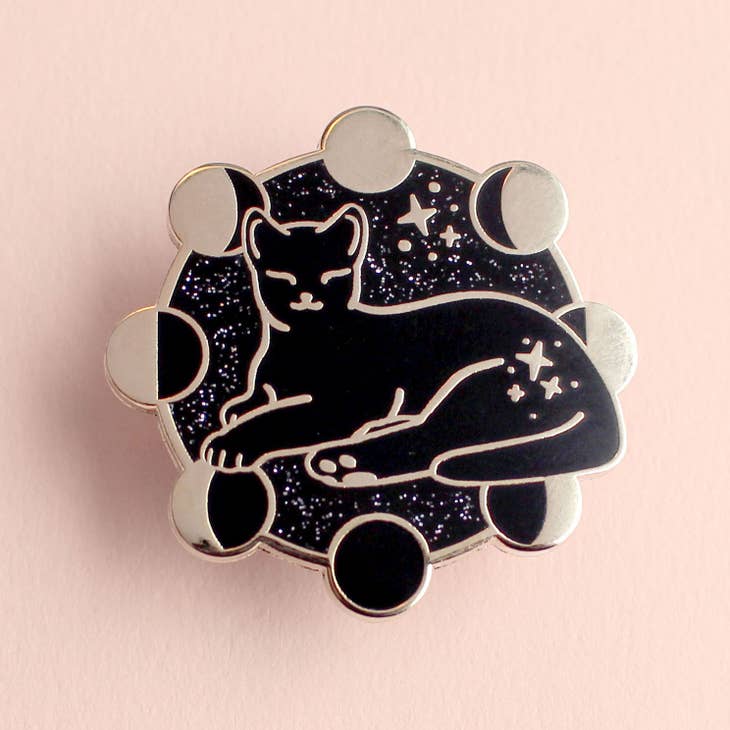 Pin de esmalte de gato con fases lunares