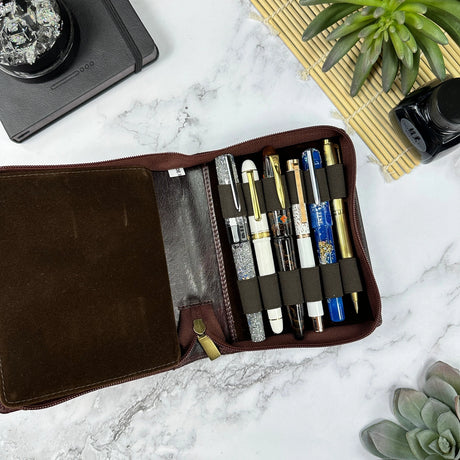 Indulge in the epitome of elegance with the Girologio 12 Zippered Pen Case. Meticulously crafted from premium, eco-friendly tanned leather, this zippered case promises a lavish velvet interior and generous space to securely accommodate up to 12 pens. Girologio once again emerges as a superior choice for safeguarding your cherished writing instruments, seamlessly combining plush softness and flexibility with unparalleled toughness and durability.