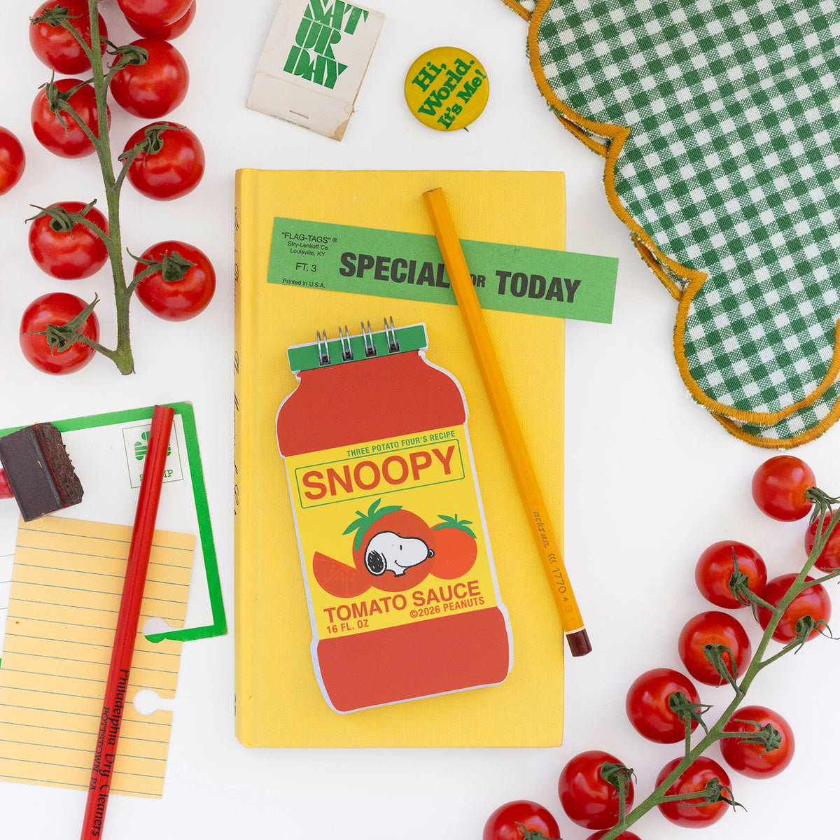 Although most notably a connoisseur of the finer junk foods—pizza, ice cream, cookies…and root beer! Even Snoopy knows the importance of a well-stocked pantry. Inspired by vintage grocery packaging, our Snoopy Grocery Collection imagines a world where everyone's favorite beagle has his own line of pantry staples, featuring the classic labels and everyday grocery favorites found in neighborhood markets.