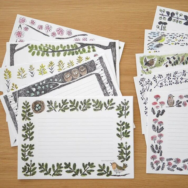 Featuring charming watercolor of various birds from Japanese illustrator 4legs

It is a convenient size that is not too big or too small.&nbsp;You can use it&nbsp;as a communication tool for small thank you and announcements.&nbsp;It is a great gift for people who like paper.&nbsp;The gorgeous and gentle designs&nbsp;will make you feel warm and fuzzy.&nbsp;

Contents: 40 sheets (10 types x 4 sheets each)
Size: A5 size (148mm×210mm)