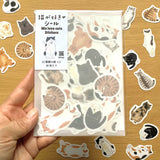 I drew 15 kinds of cute cat gestures one by one and made them into flake stickers.&nbsp;There are two pieces of each, so please enjoy using one, collecting one, or giving it to
a friend!&nbsp;It comes with a postcard-sized cat illustration paper as a bonus!

30 flake stickers (2 sheets × 15 types)
1 bonus illustration paper