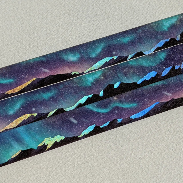 AdrianSlothArt - Aurora Mountain Landscape Holographic Foil Washi Tape

Washi tape with holographic foil highlighting the snow on the mountains, reflecting the northern lights in the night sky.

Details:

15 mm x 10 m
holographic foil washi tape