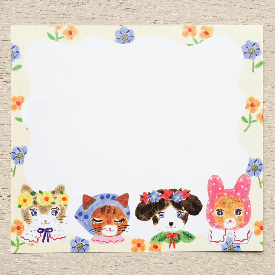 Smiling cats and rabbits are very cute block notes.
If you use it in a message or letter, the person who receives the note will surely smile.

Pack of 120 sheets that can be used every day. Another point is that it is made of firm and thick paper, so it does not transfer to the back. Please use it not only as a memo, but also as a card to accompany the gift.