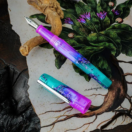 BENU Talisman Fountain Pen - Mandrake

With a long history of use in religious and occult practices, the mandrake plant is particularly noted for its potent roots, which somewhat resemble the human body. There are tales of this plant that date as far back as the bible, in which the scripture links the mandrake with sexuality and fertility. Other legendary stories suggest that the plant has magical, and sometime menacing, powers.&nbsp;

This pen glows beautifully in a dark and semi-dark with a green color af