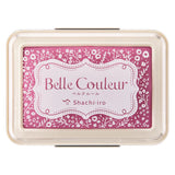 "Belle Couleur" is a smoky pale color stamp pad that can be beautifully pressed on white paper as well as black and dark paper.
The origin of the name comes from the French words "Belle" and "Couleur".

Crisp and bright colors!
Uses ink born from Siyachihata's unique nanotechnology.
It develops color well even on dark-colored paper, and can press delicate patterns beautifully.&nbsp;By pressing it on paper of your favorite color, you can enjoy creating works using stamps as you wish.

Beautiful in every deta